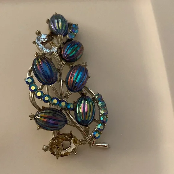 9 Vintage Floral Flower Themed Pins Brooches incl Sarah Coventry Avon Monet - Picture 4 of 16